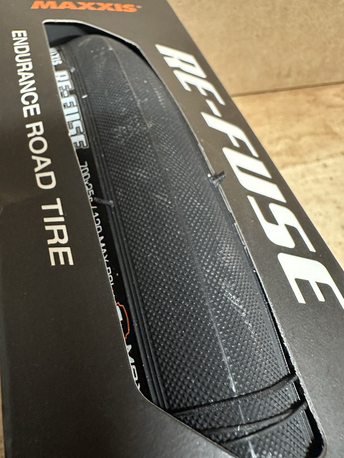 Maxxis Re-Fuse 700x25c Clincher Tire with MaxxShield Bead-to-Bead Silkshield4