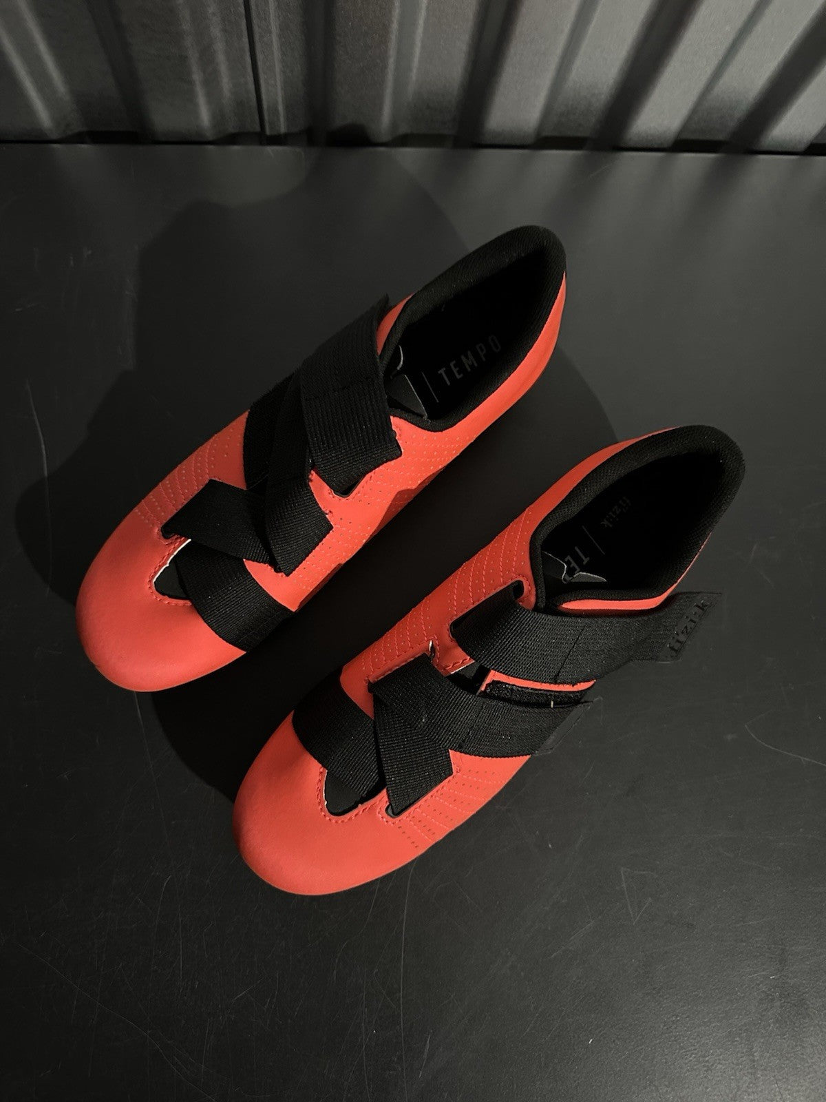 Fizik Tempo Powerstrap R5 - size 41, US 8 1/4 coral/black - road cycling shoes3