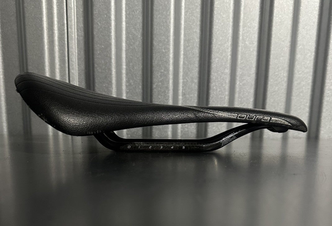 155mm Specialized Oura Carbon Rail Road Saddle1